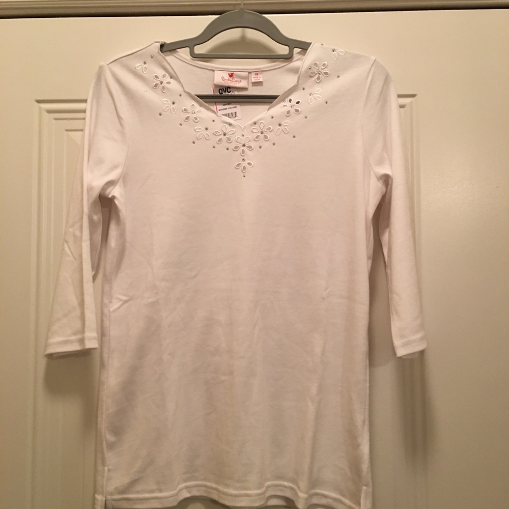 Quacker Factory flowers and sparkle womens top